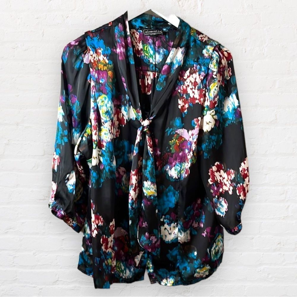 Elementz multicolored blouse w/ mid length sleeves button front & tie at neck 2X
